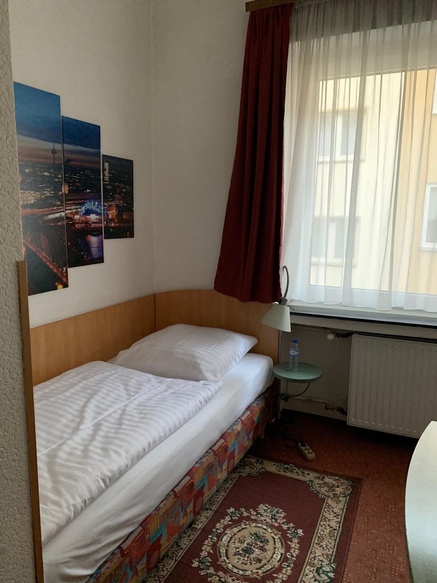 Hotel Berg Cologne Luaran gambar